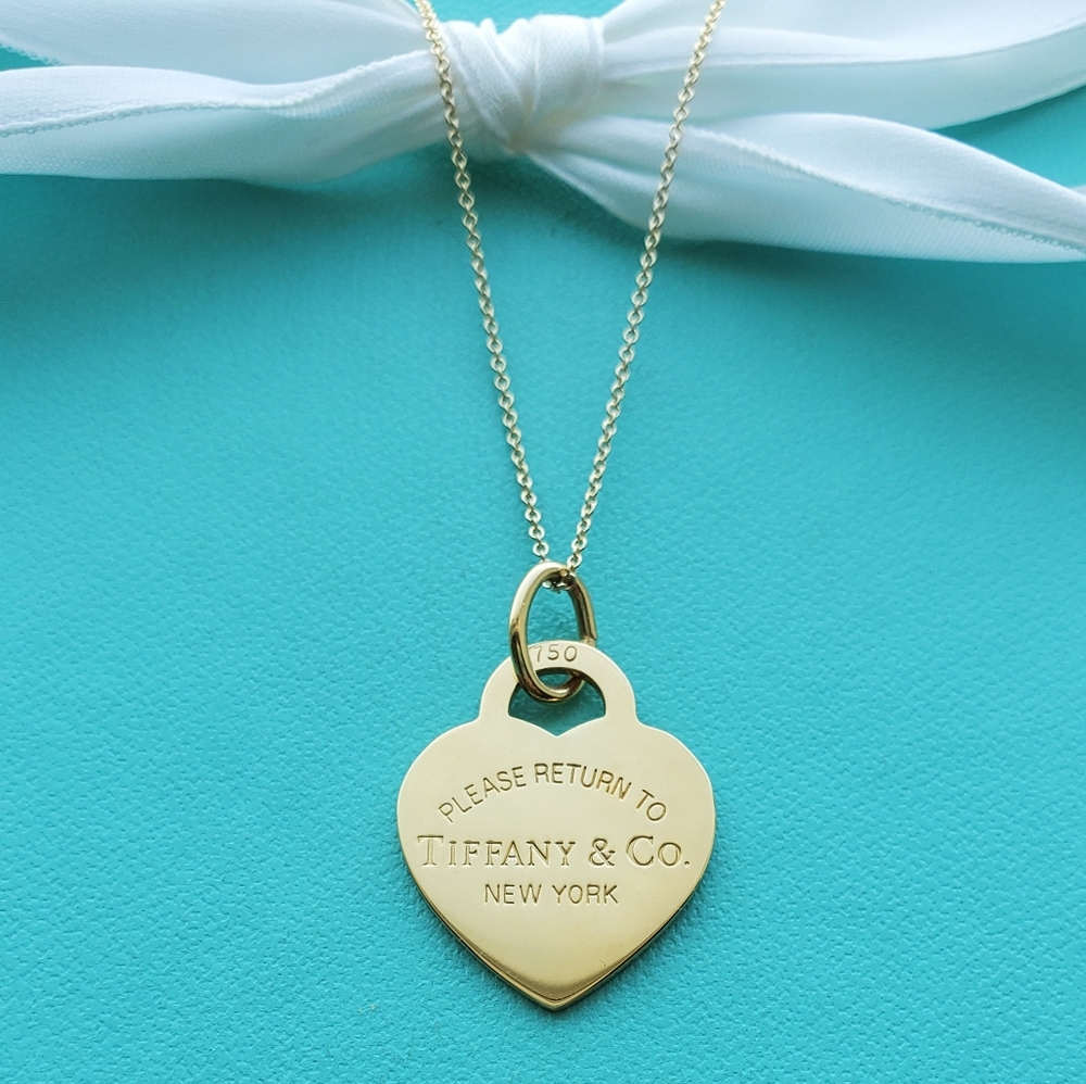 ⚠️18k medium heart tag pendant necklace - Picture 2 of 7